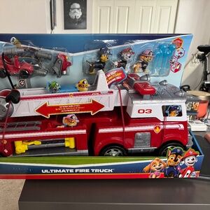 Paw Patrol Ultimate Firetruck - NIB